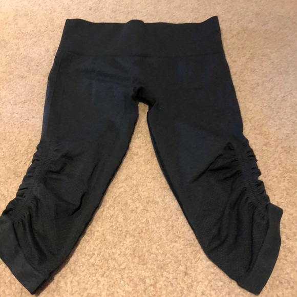 lululemon athletica Pants - Lululemon crop grey leggings